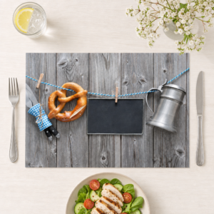 Oktoberfest – Brezel, Krug, Besteck und Namensschild - Tischset Papier – Bild 1