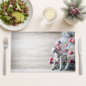 Weihnachten - Weißes Holzpferd mit Beeren - Tischset Papier – Bild 1