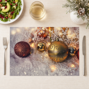 Weihnachten - glitzernde Goldene Kugeln auf Schneeteppich - Tischset Papier – Bild 1