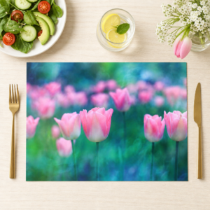 Tulpenfeld mit rosa Blüten im Morgenlicht - Tischset Papier – Bild 1