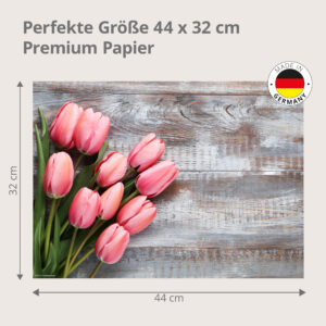 Tulpen – lachsfarbene Blüten auf Holztisch - Tischset Papier – Bild 3