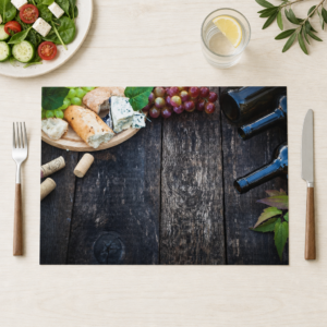Weinabend – Rotwein, Käse und Brot auf Holztisch - Tischset Papier – Bild 1